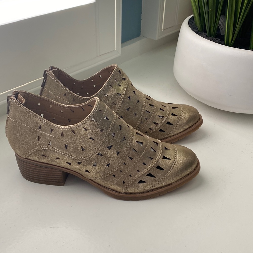 Gold western inspired ankle Boots by Sonoma, Vitalize Ortholite, NWOT, Size 8